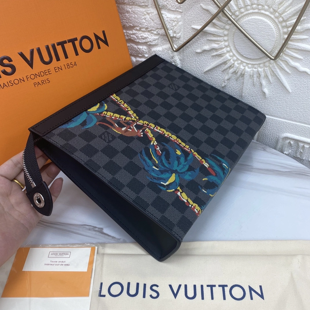 Louis Vuitton AAA Man Wallets Trendy 8917