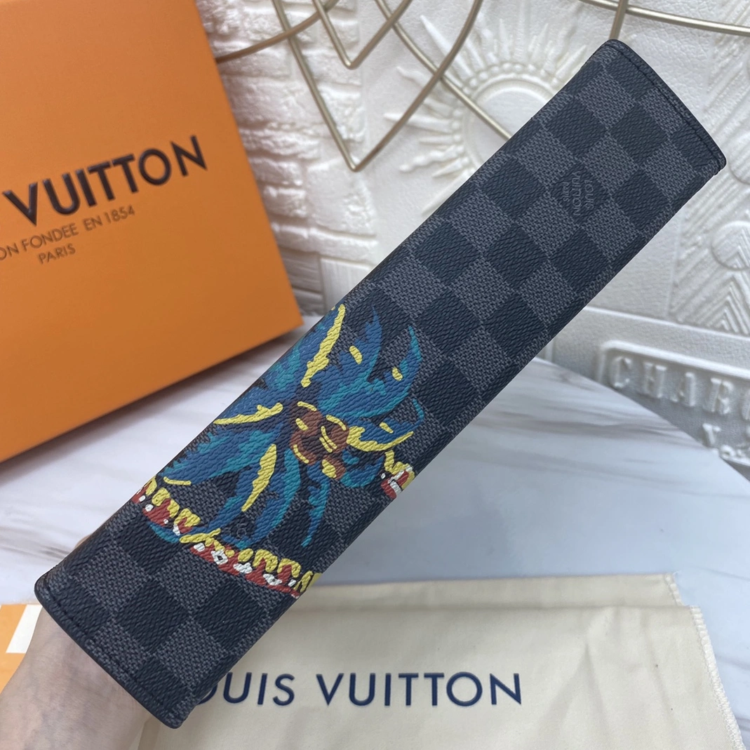 Louis Vuitton AAA Man Wallets Trendy 8917