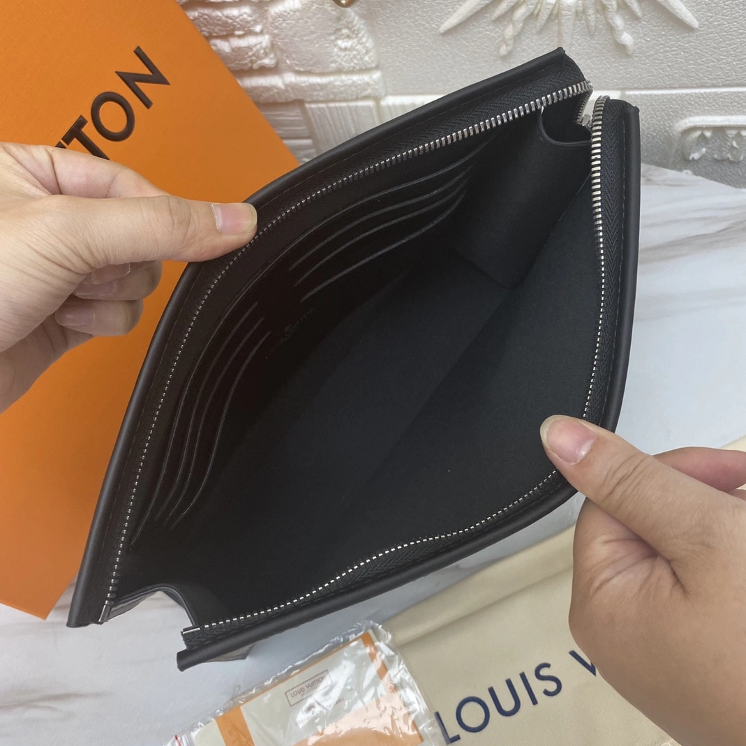 Louis Vuitton AAA Man Wallets Trendy 8917