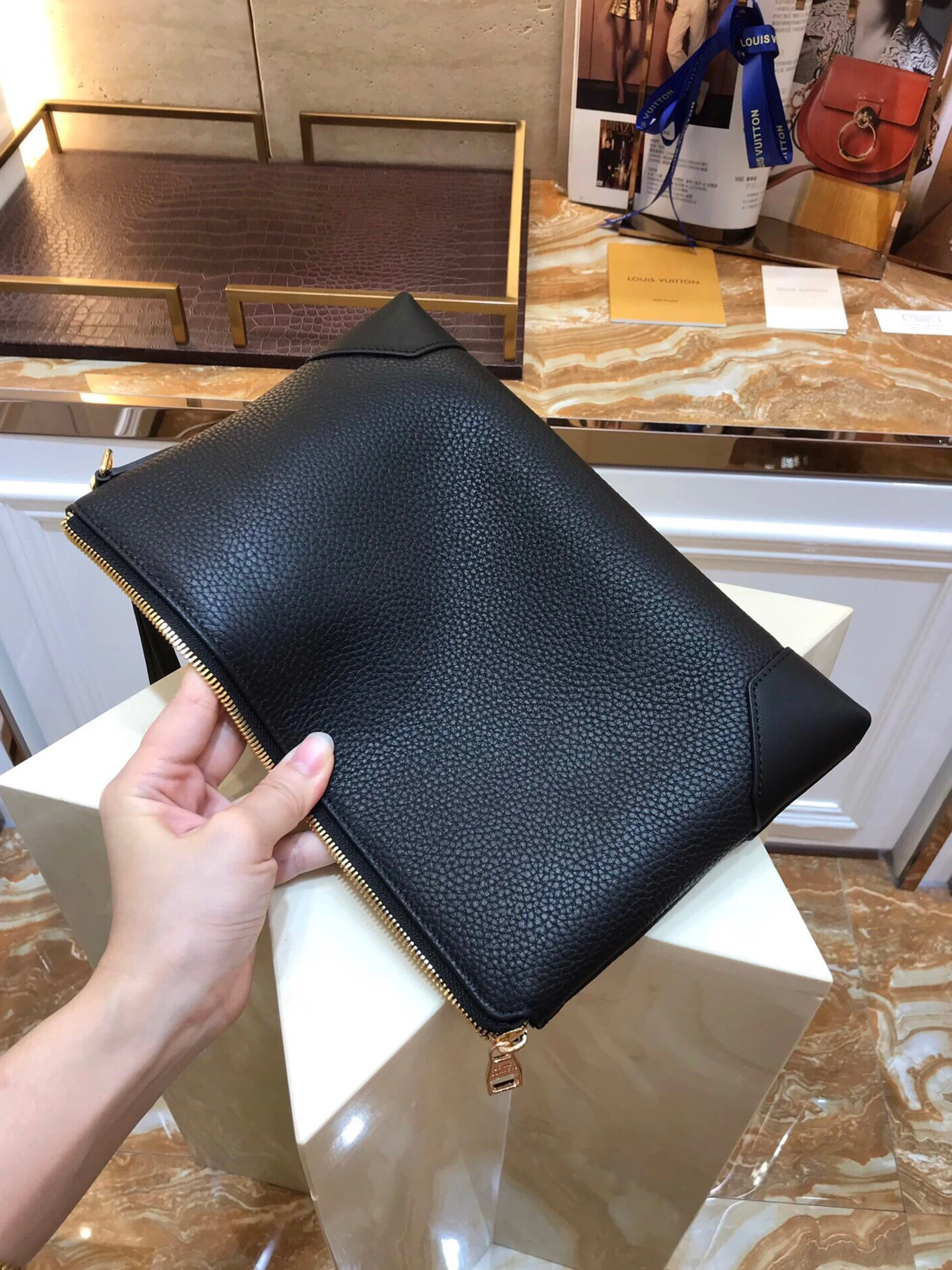 Louis Vuitton AAA Man Wallets Unique 3417