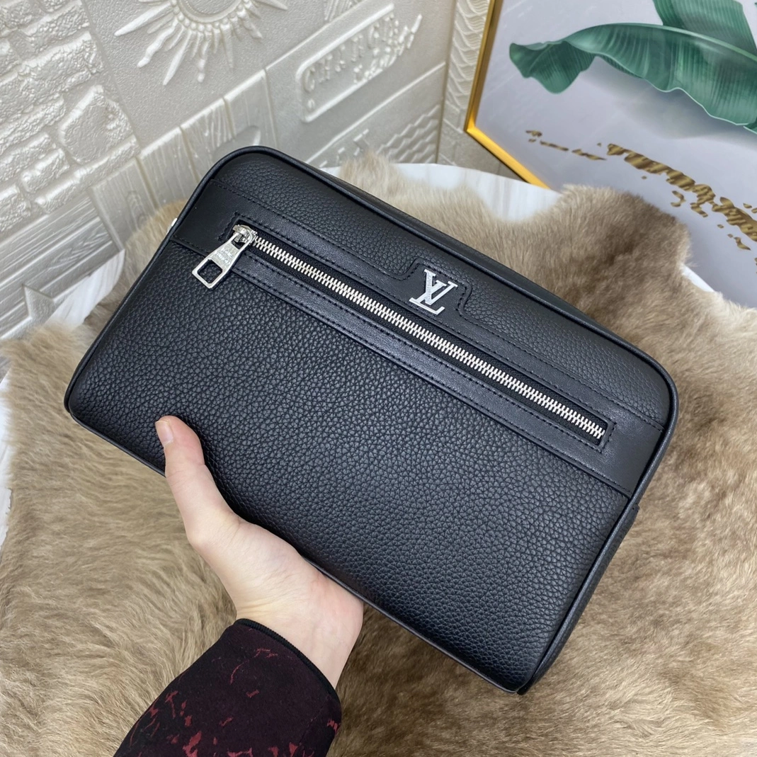 Louis Vuitton AAA Man Wallets UrbanStyle 465