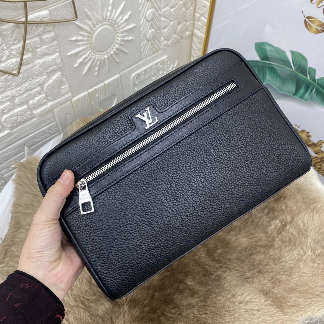 Louis Vuitton AAA Man Wallets UrbanStyle 465