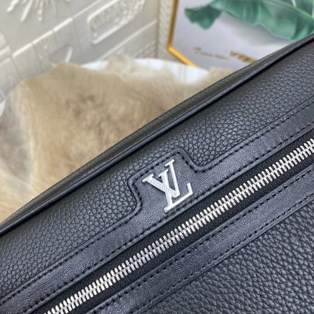 Louis Vuitton AAA Man Wallets UrbanStyle 465