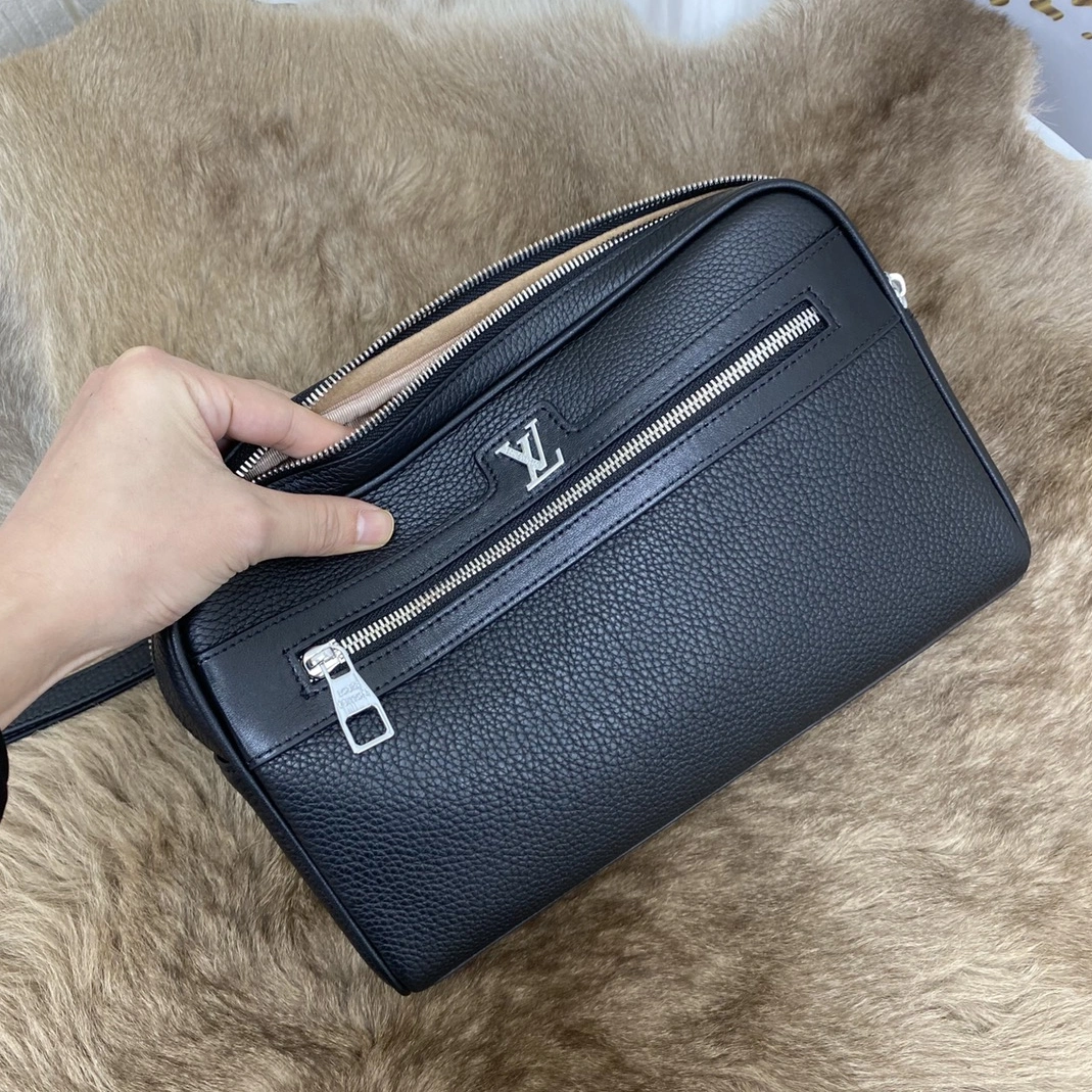 Louis Vuitton AAA Man Wallets UrbanStyle 465