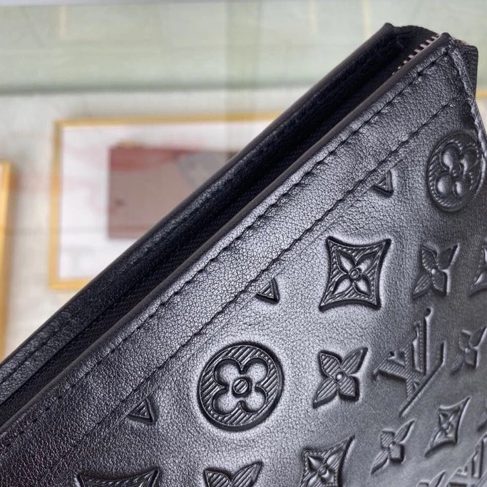 Louis Vuitton AAA Man Wallets UrbanStyle 5401