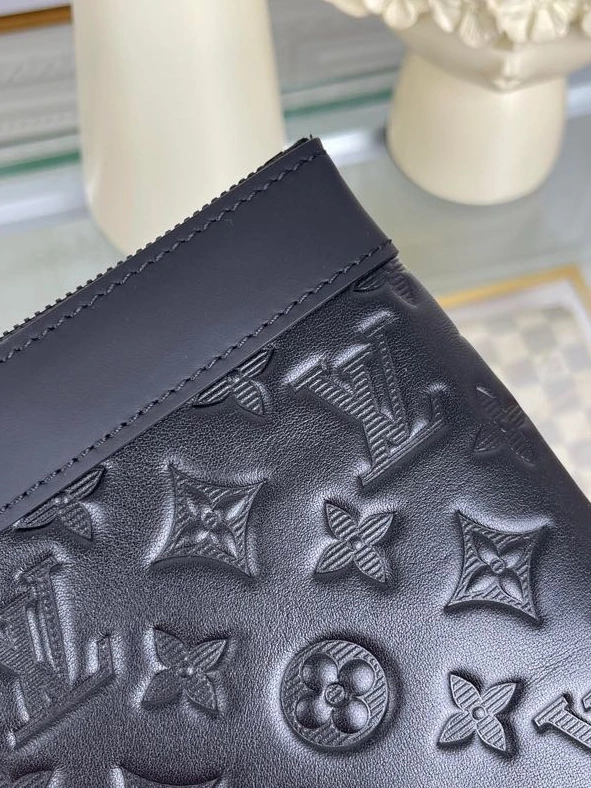 Louis Vuitton AAA Man Wallets Versatile 5400