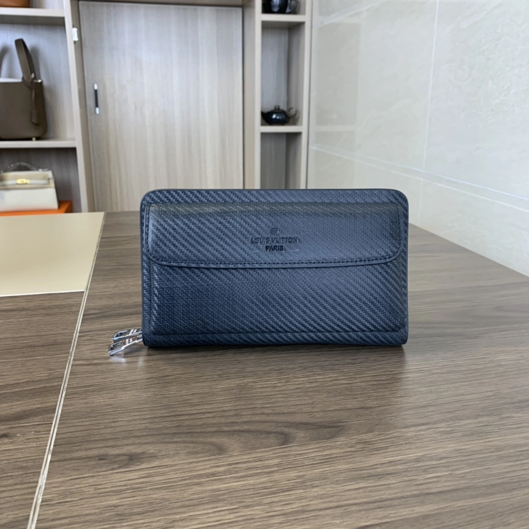 Louis Vuitton AAA Man Wallets Versatile 5985