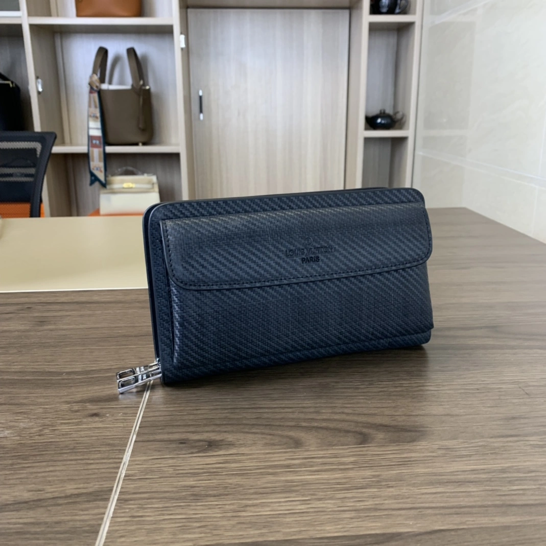 Louis Vuitton AAA Man Wallets Versatile 5985