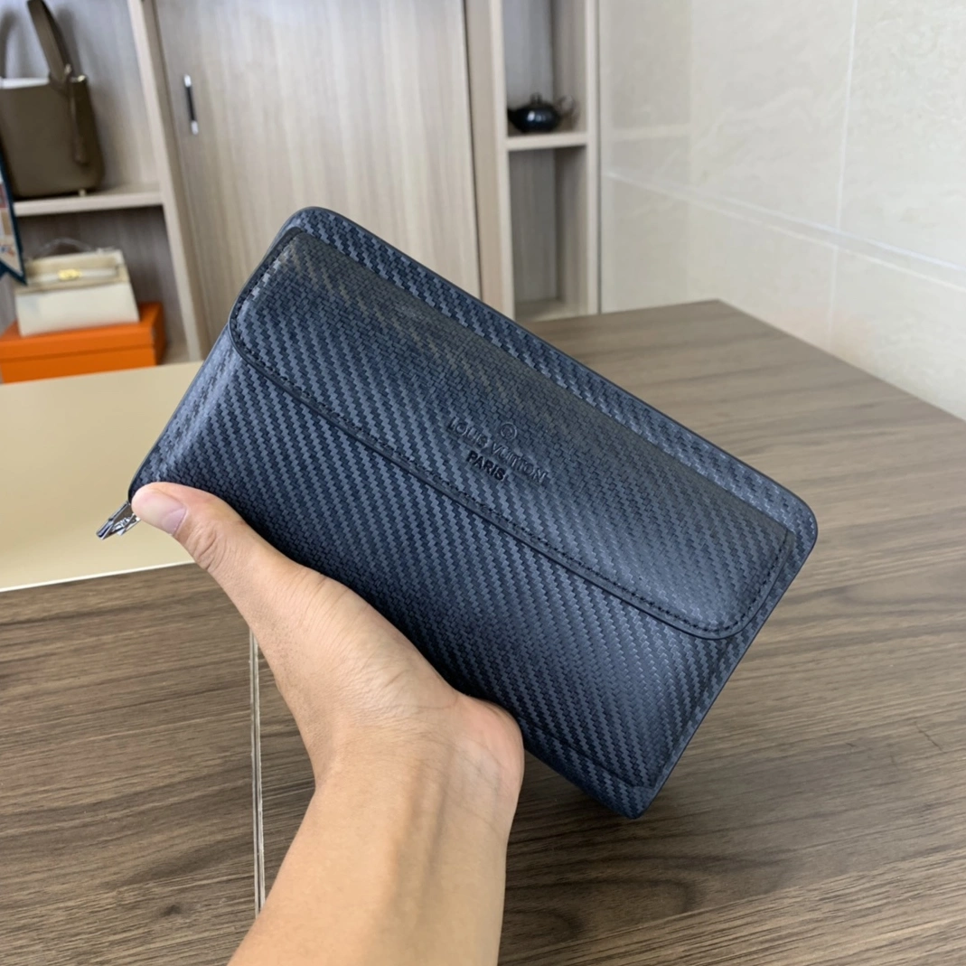 Louis Vuitton AAA Man Wallets Versatile 5985