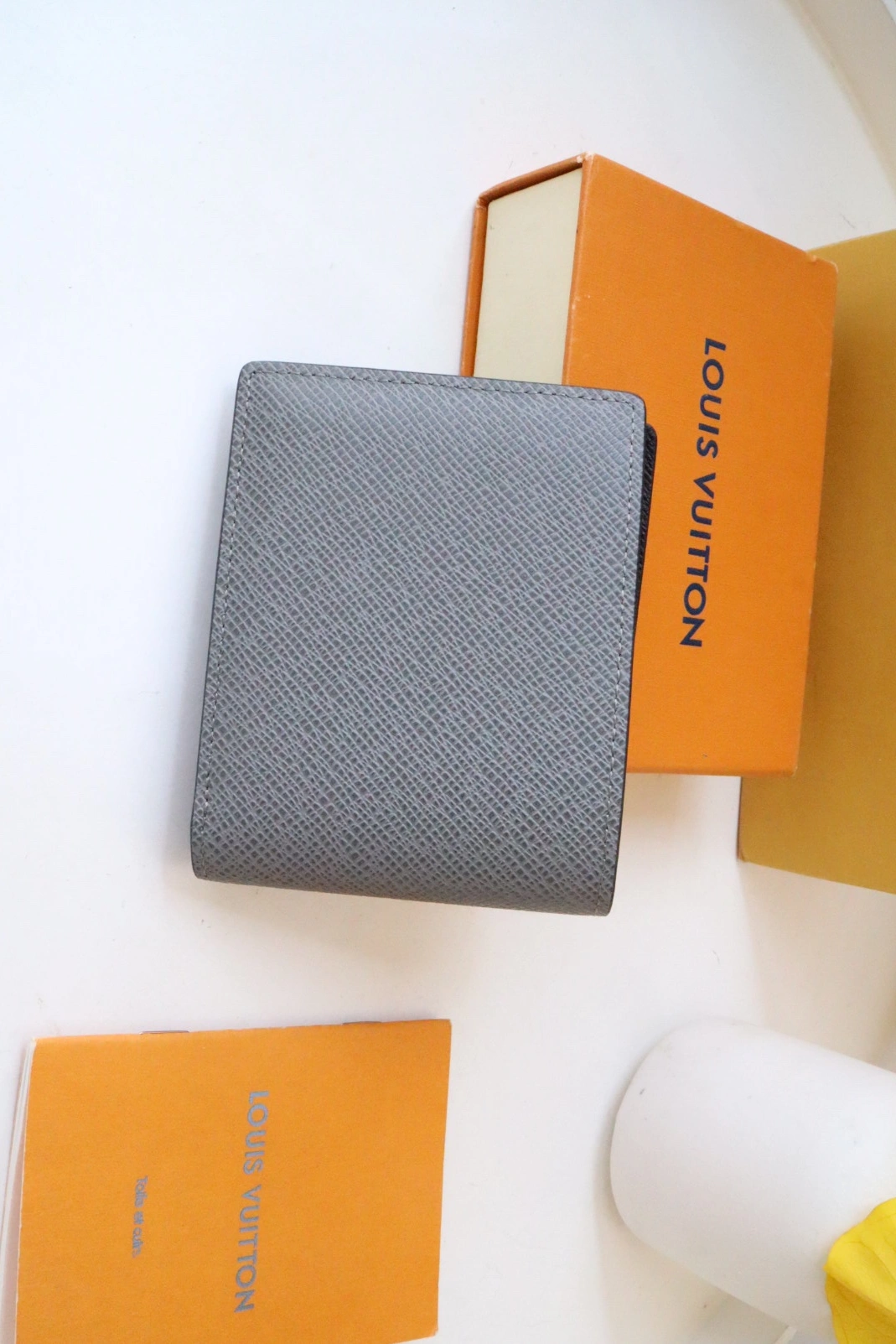 Louis Vuitton AAA Man Wallets Versatile 6511