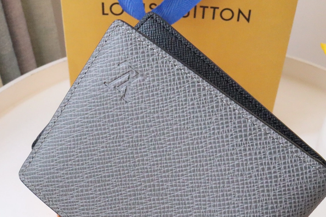 Louis Vuitton AAA Man Wallets Versatile 6511