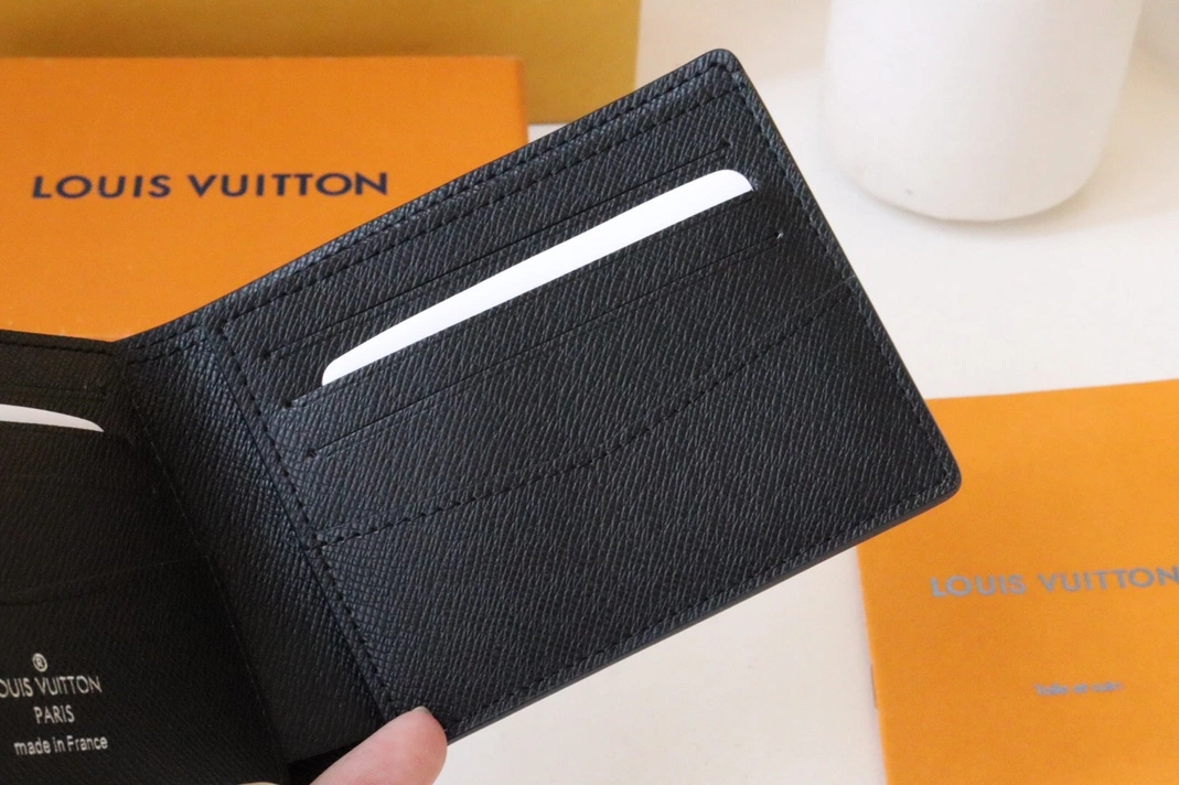 Louis Vuitton AAA Man Wallets Versatile 6511