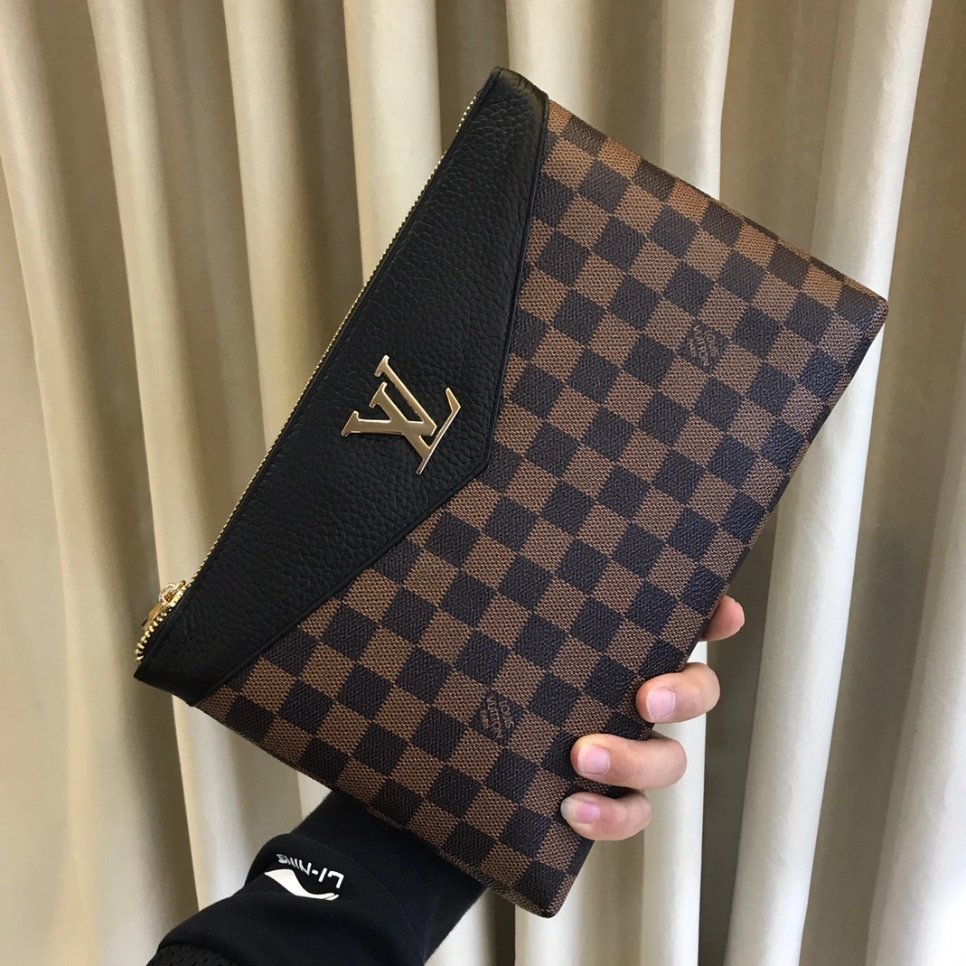 Louis Vuitton AAA Man Wallets Vibrant 3029