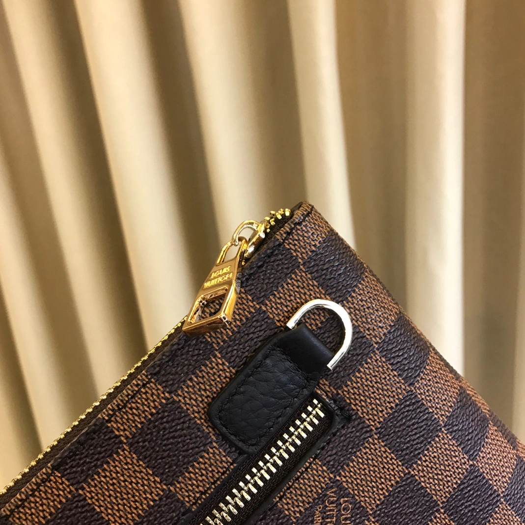 Louis Vuitton AAA Man Wallets Vibrant 3029