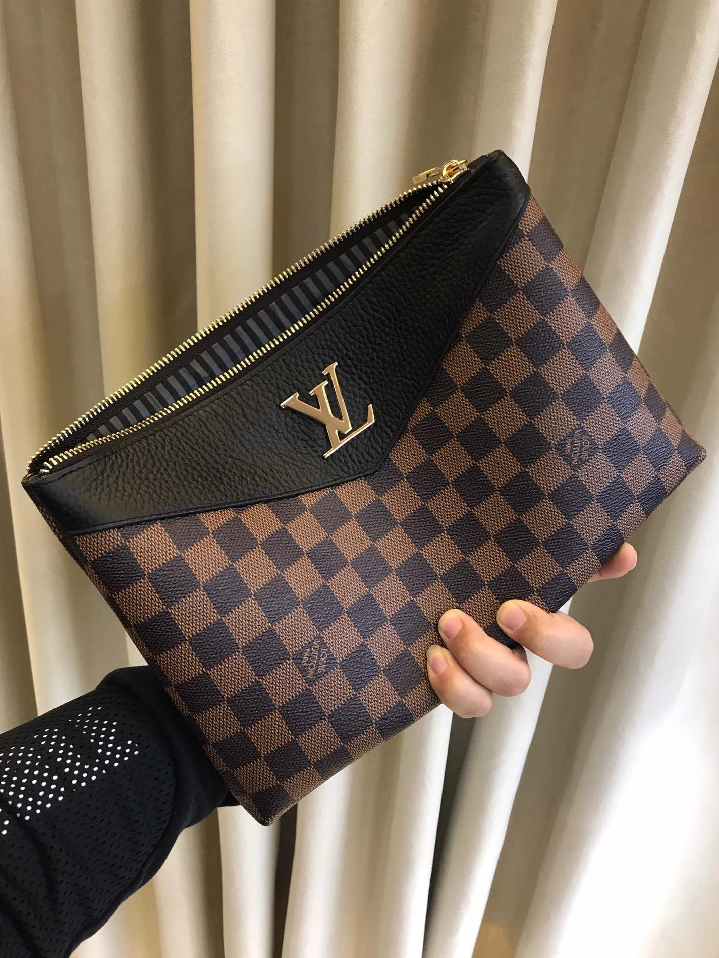 Louis Vuitton AAA Man Wallets Vibrant 3029