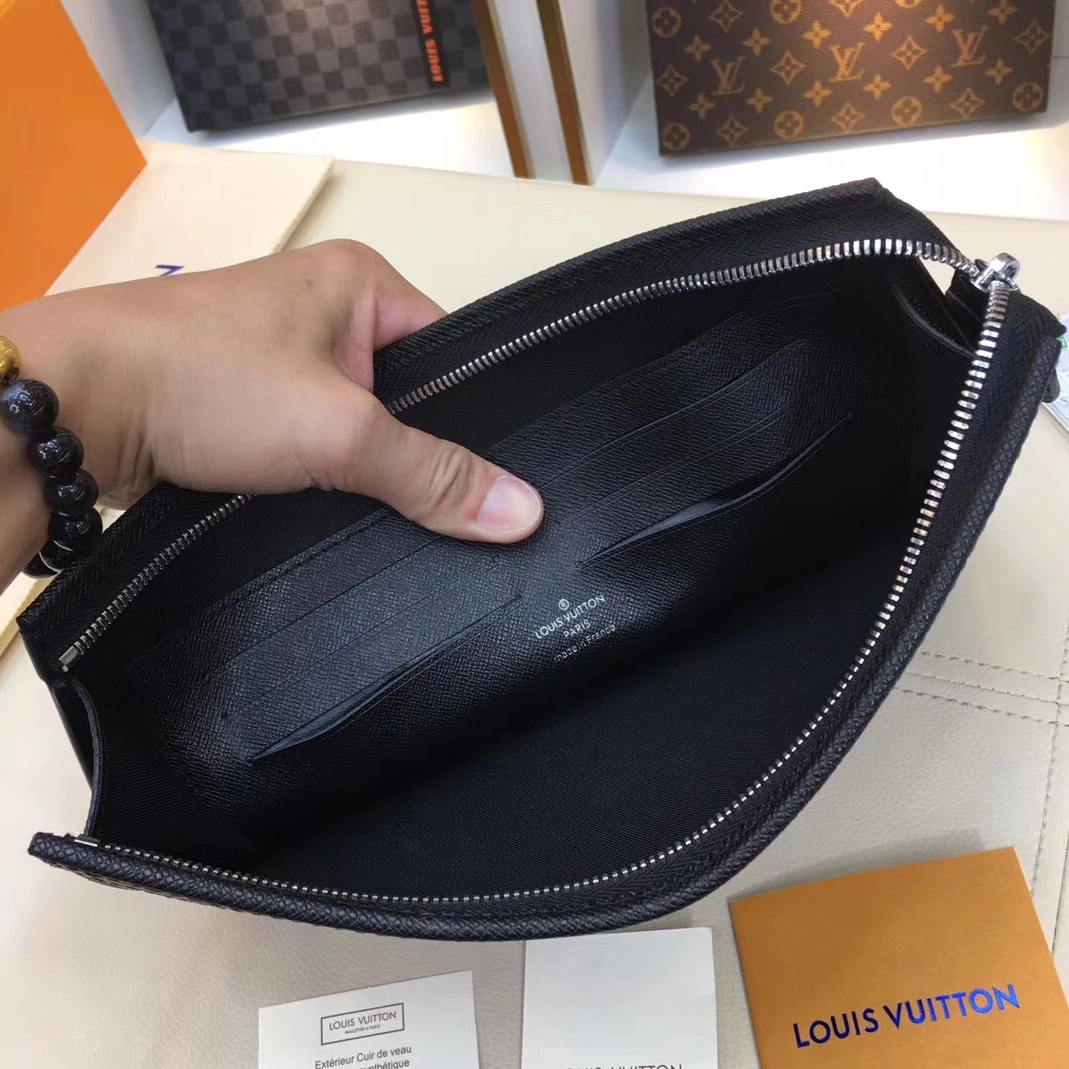 Louis Vuitton AAA Man Wallets Vibrant 6880