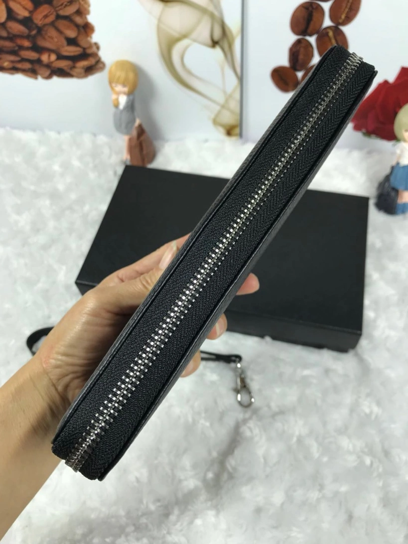 Louis Vuitton AAA Man Wallets WellDesigned 425