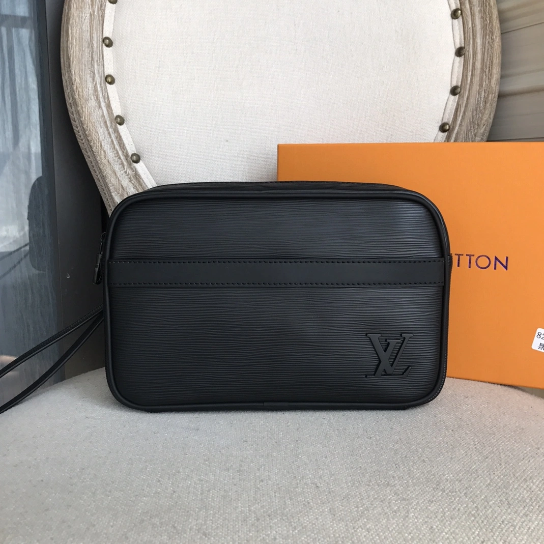 Louis Vuitton AAA Man Wallets WellDesigned 493
