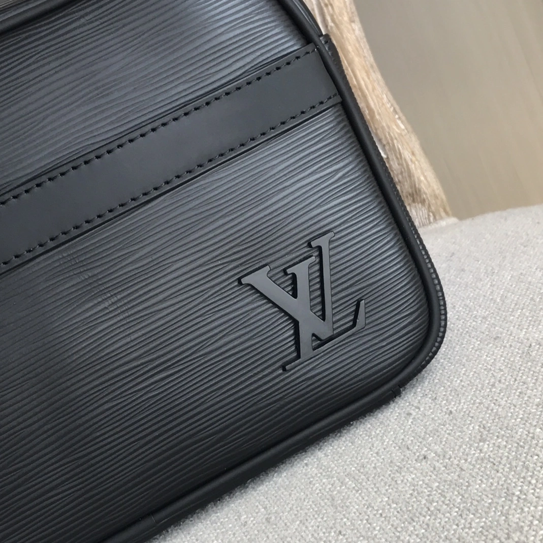 Louis Vuitton AAA Man Wallets WellDesigned 493
