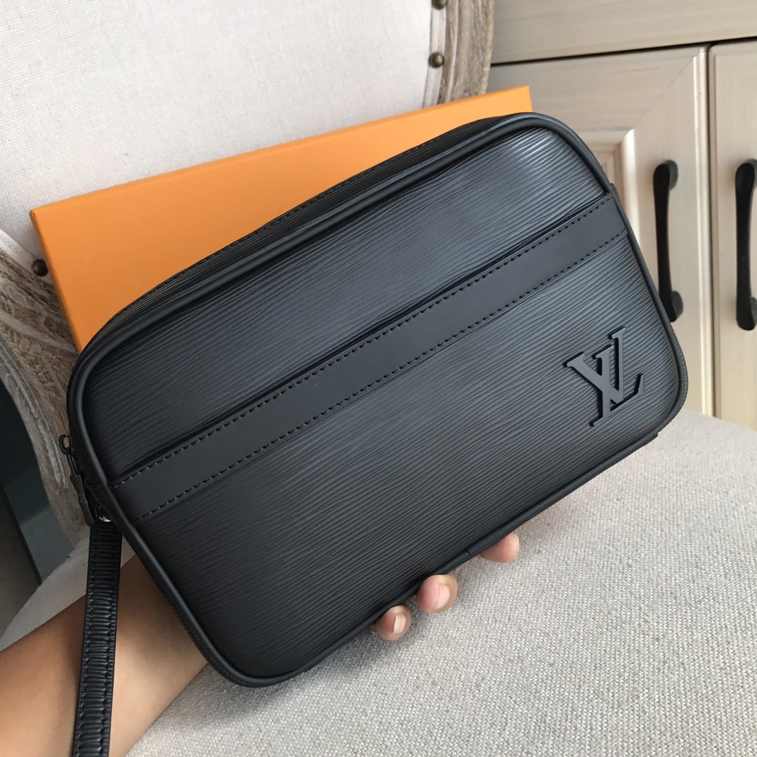 Louis Vuitton AAA Man Wallets WellDesigned 493