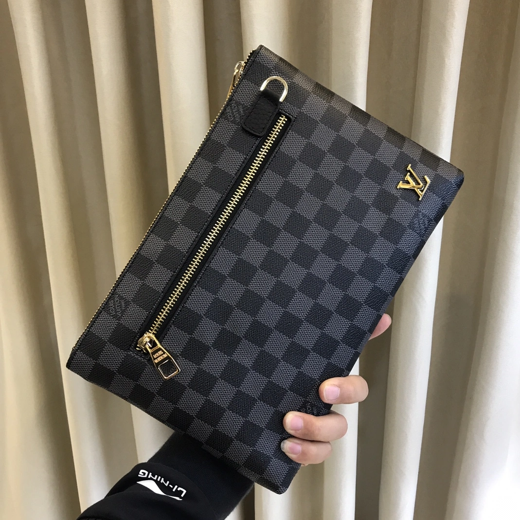 Louis Vuitton AAA Man Wallets WellDesigned 515