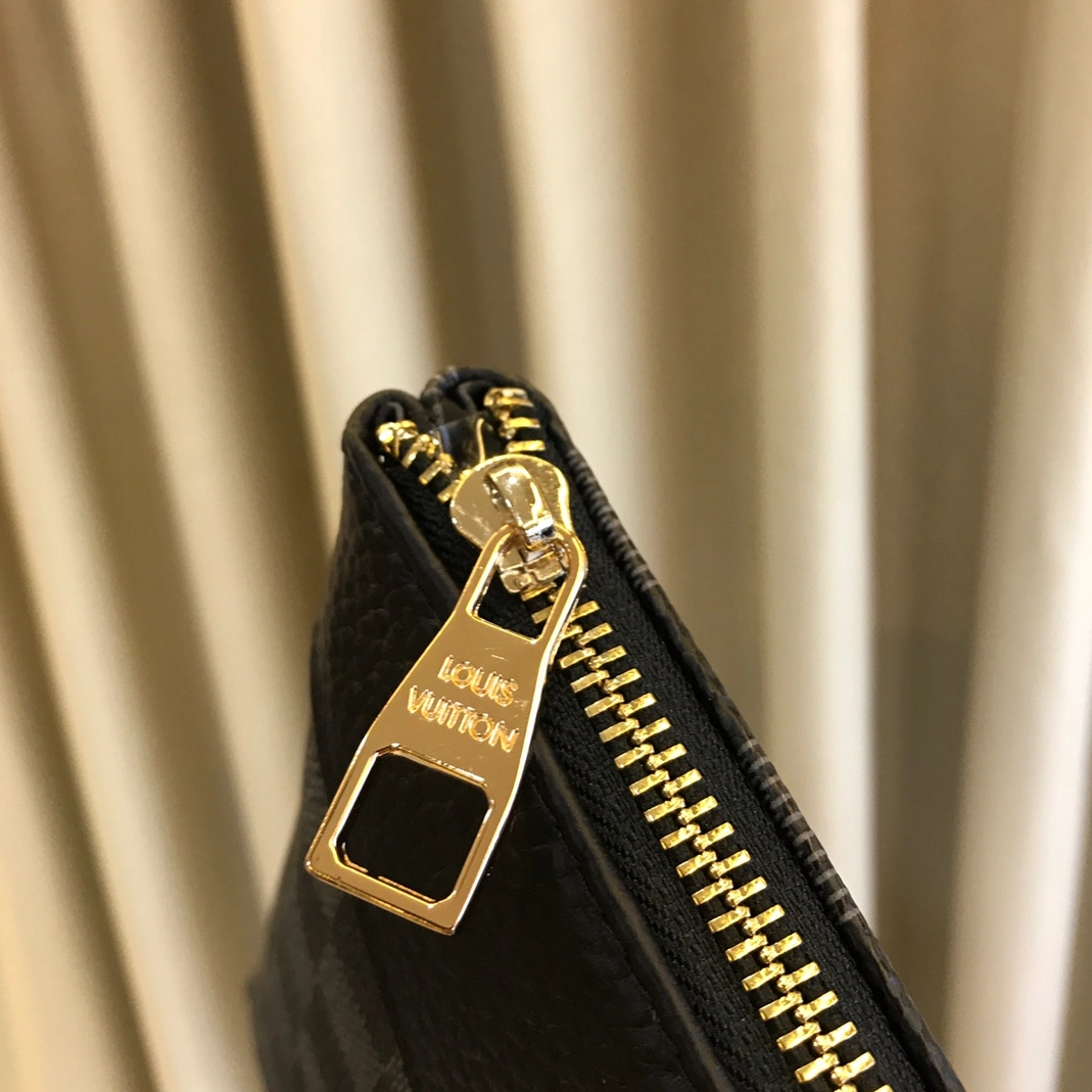 Louis Vuitton AAA Man Wallets WellDesigned 515