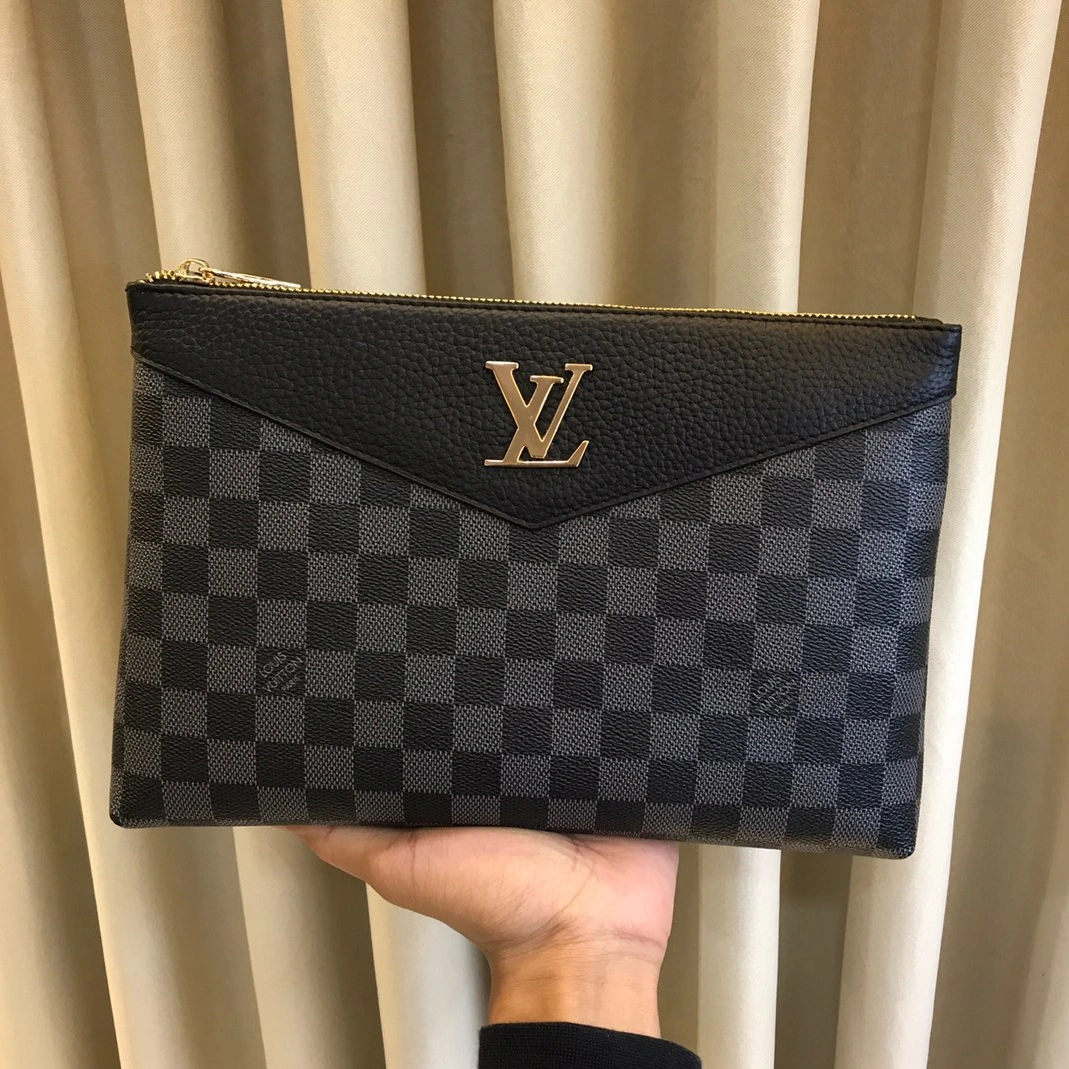 Louis Vuitton AAA Man Wallets WellDesigned 515