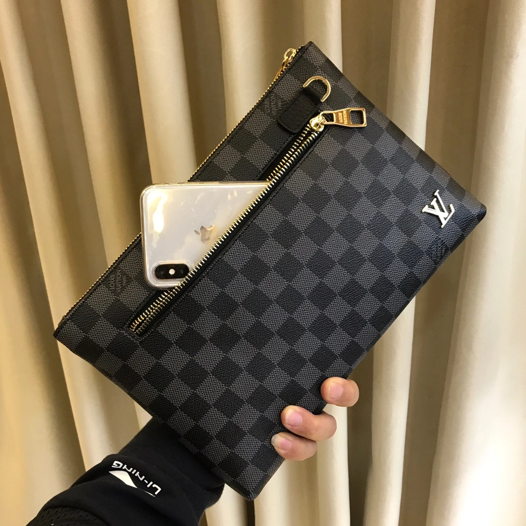 Louis Vuitton AAA Man Wallets WellDesigned 515