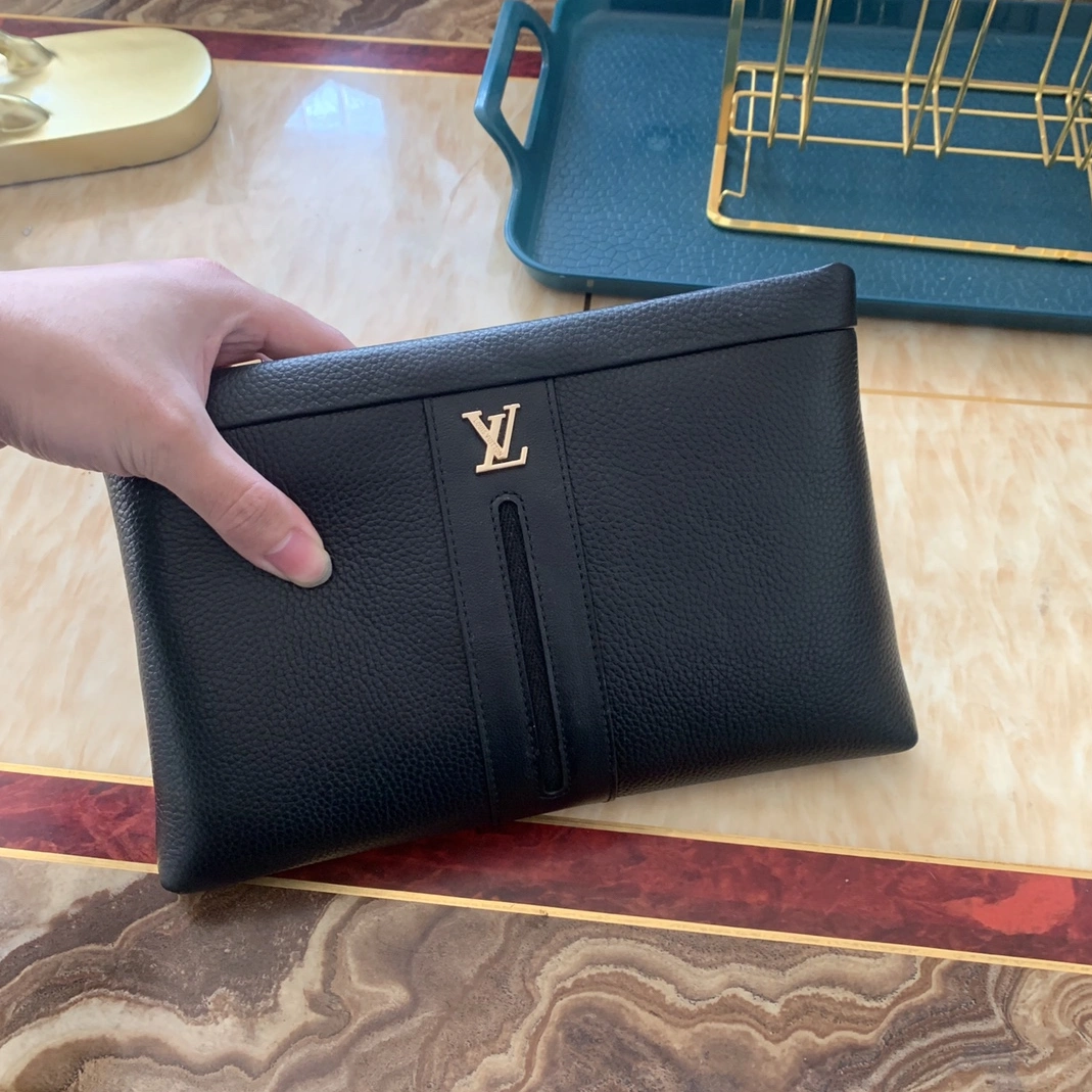 Louis Vuitton AAA Man Wallets WellDesigned 8715