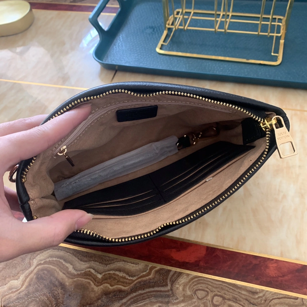 Louis Vuitton AAA Man Wallets WellDesigned 8715