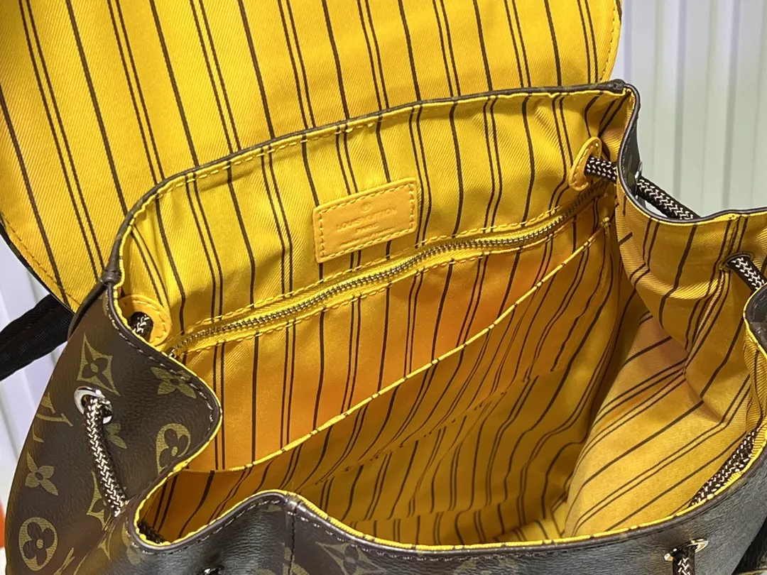 Louis Vuitton AAA Quality Backpacks For Unisex Bold 2665