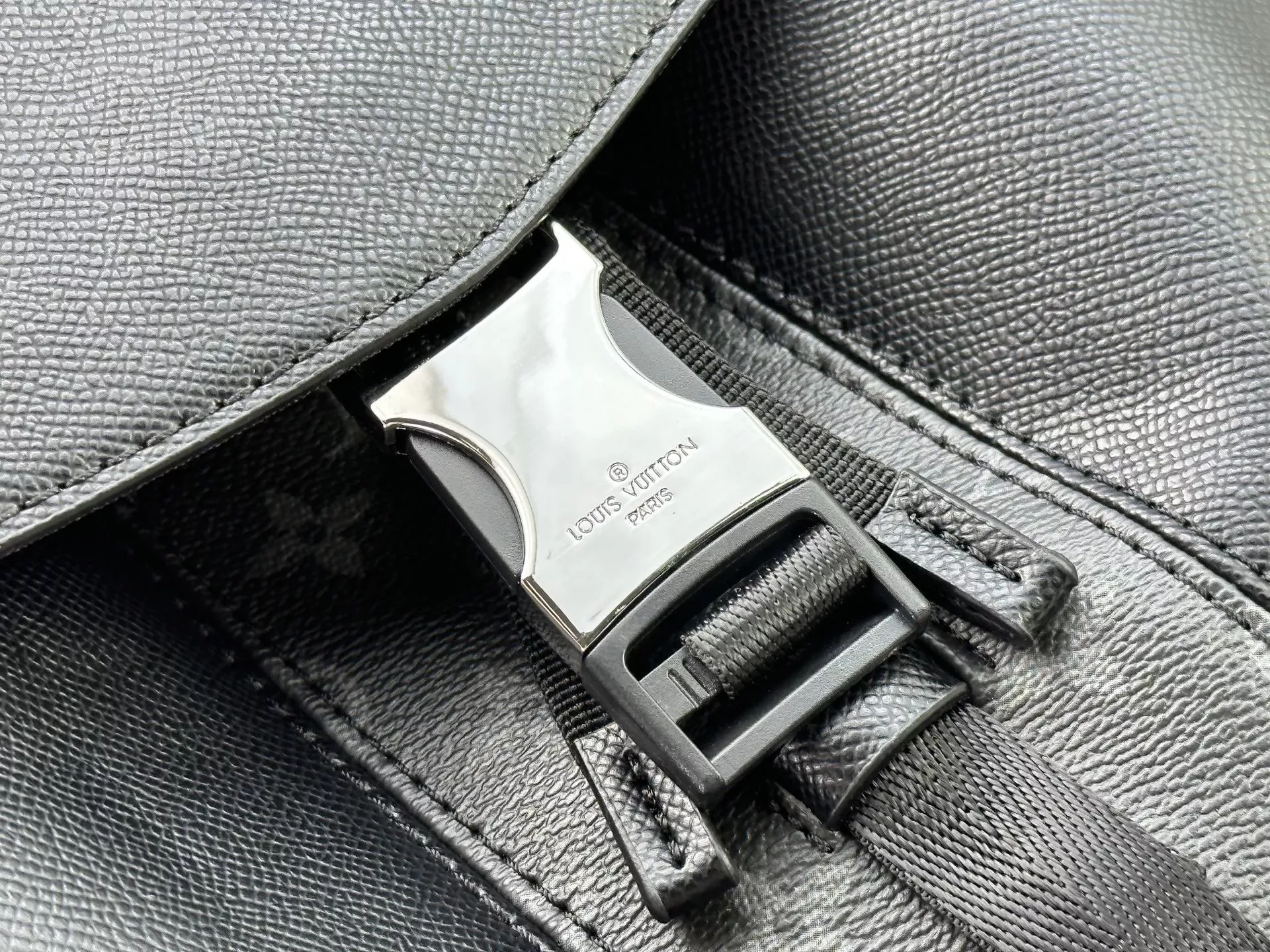 Louis Vuitton AAA Quality Backpacks For Unisex Comfortable 8089