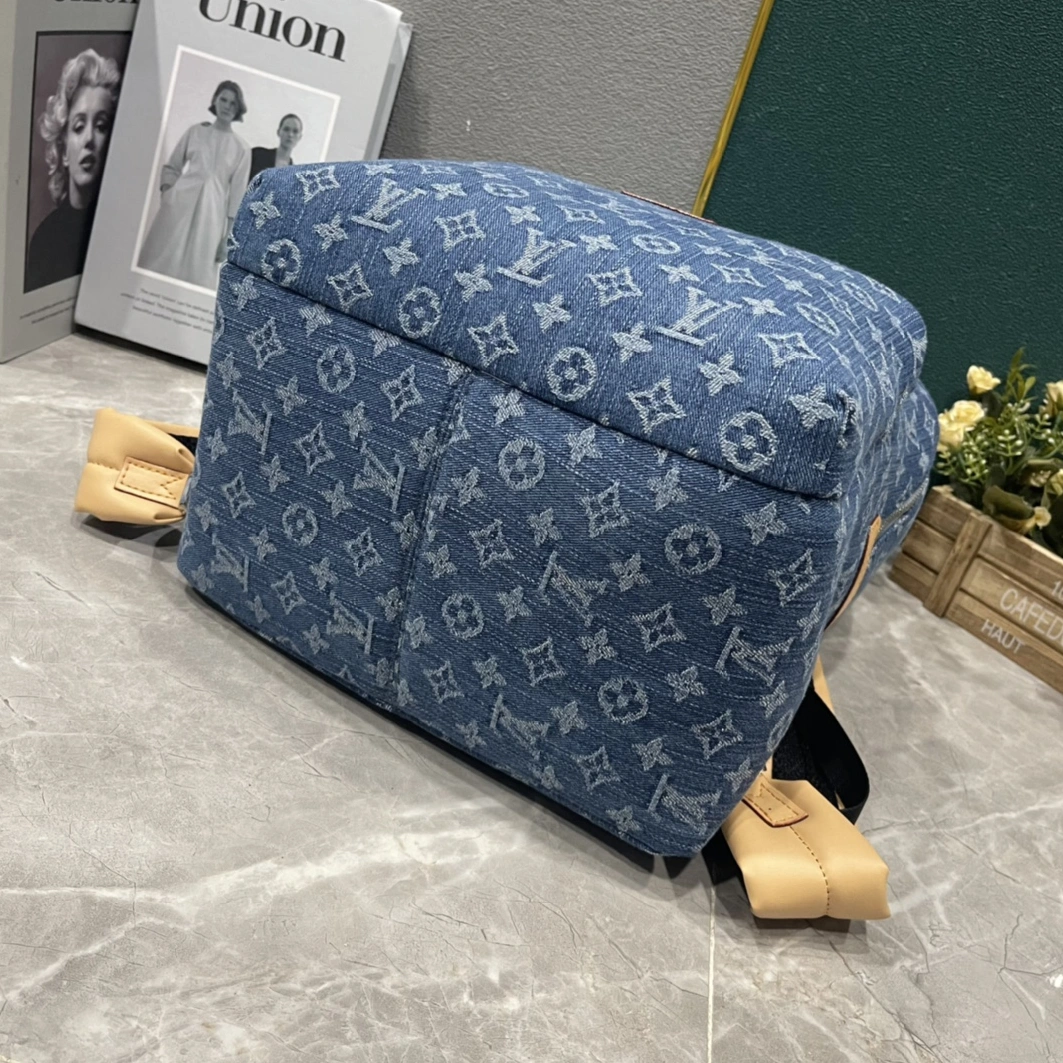 Louis Vuitton AAA Quality Backpacks For Unisex EasyMatch 5803