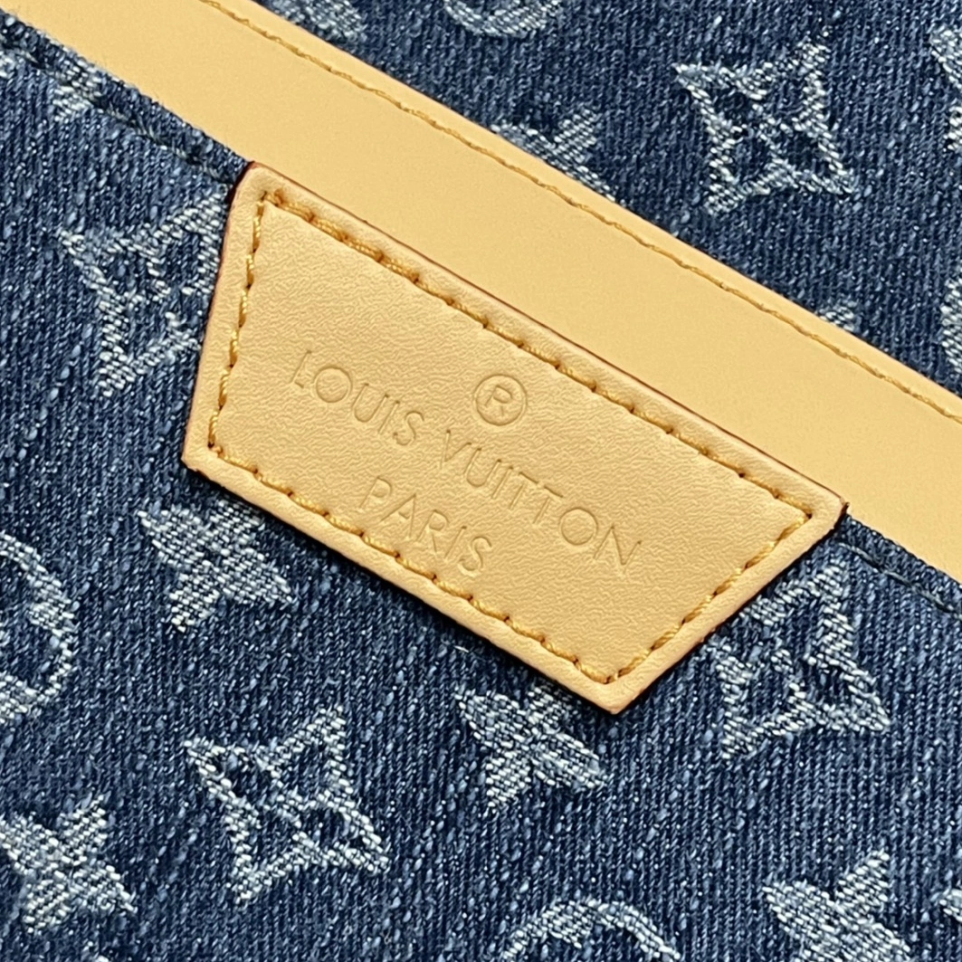 Louis Vuitton AAA Quality Backpacks For Unisex EasyMatch 5803