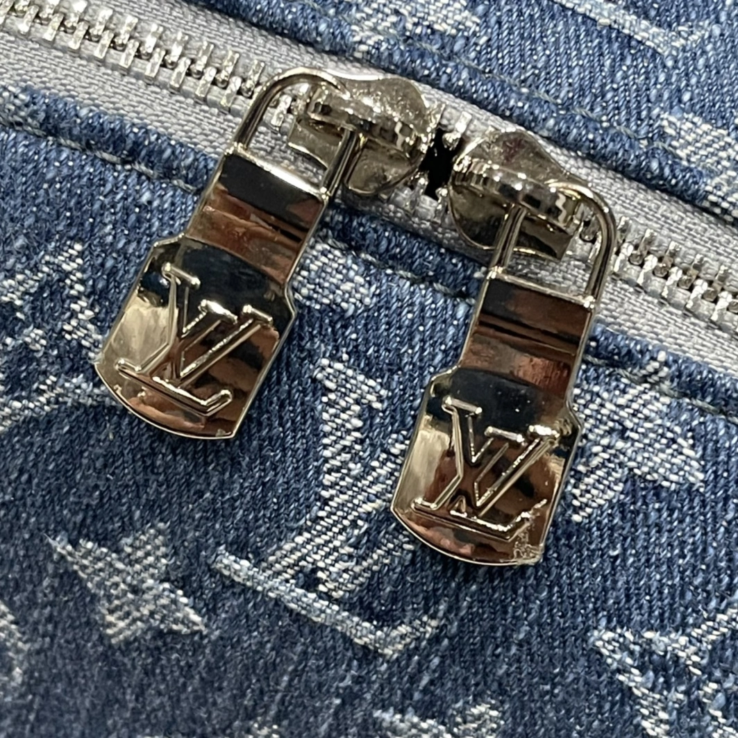 Louis Vuitton AAA Quality Backpacks For Unisex EasyMatch 5803