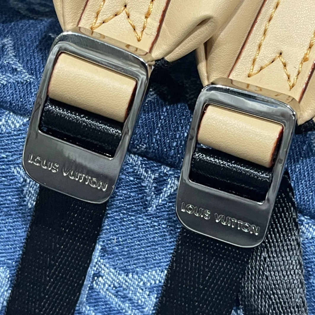 Louis Vuitton AAA Quality Backpacks For Unisex EasyMatch 5803