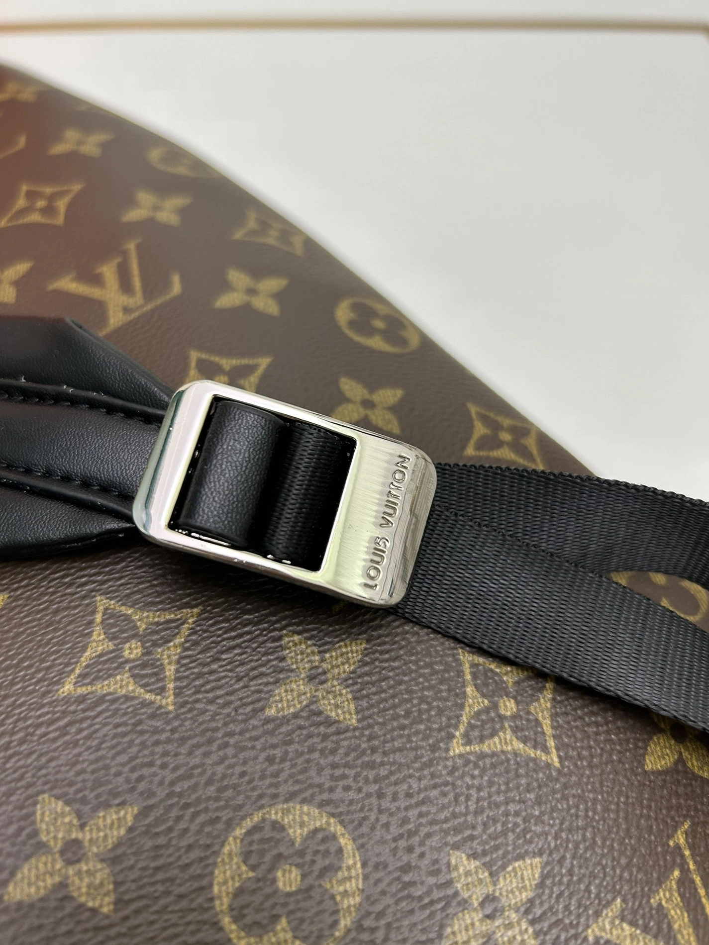 Louis Vuitton AAA Quality Backpacks For Unisex Elegant 1365