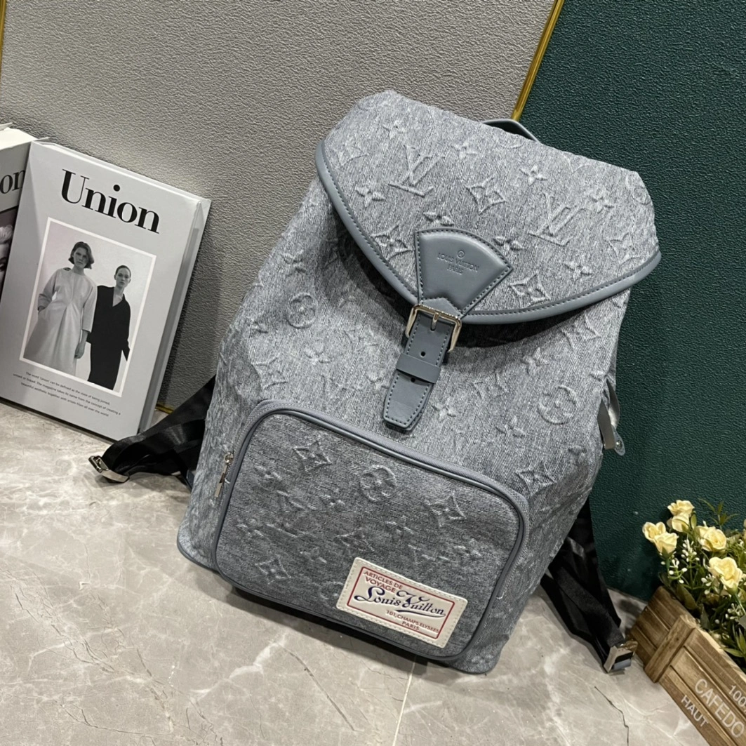 Louis Vuitton AAA Quality Backpacks For Unisex EyeCatching 5043