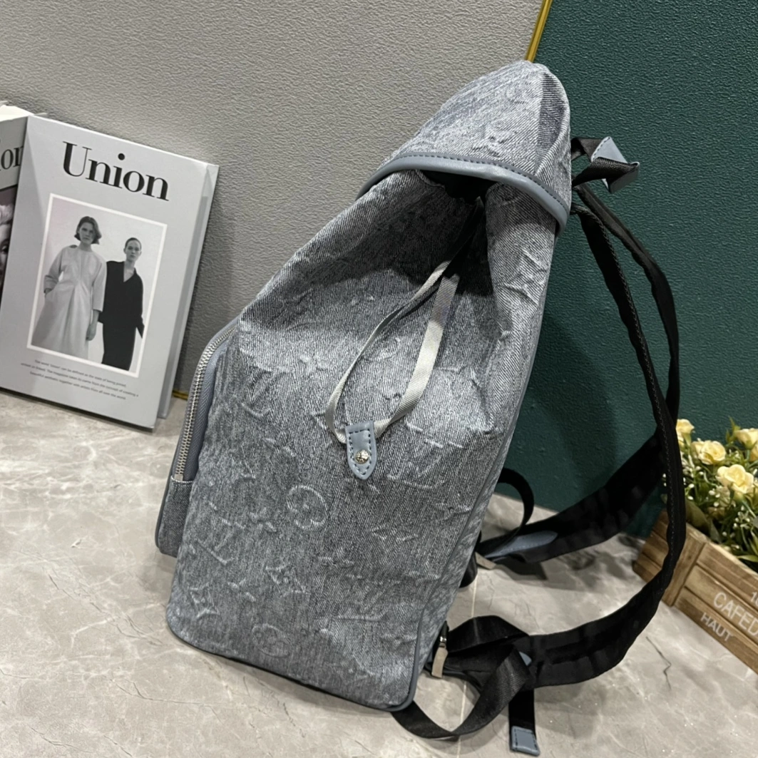 Louis Vuitton AAA Quality Backpacks For Unisex EyeCatching 5043