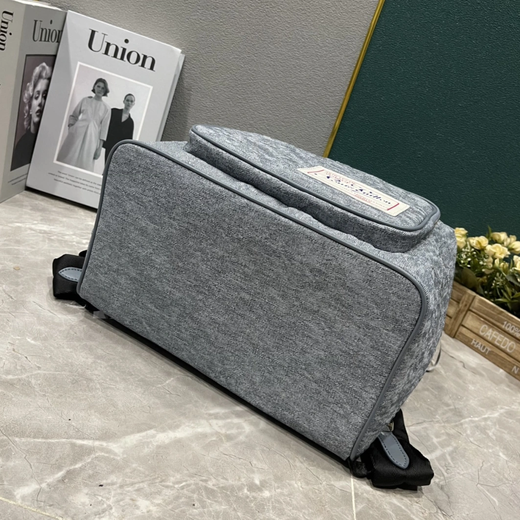 Louis Vuitton AAA Quality Backpacks For Unisex EyeCatching 5043