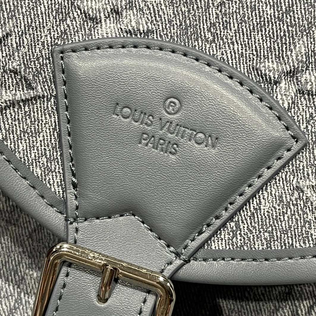 Louis Vuitton AAA Quality Backpacks For Unisex EyeCatching 5043