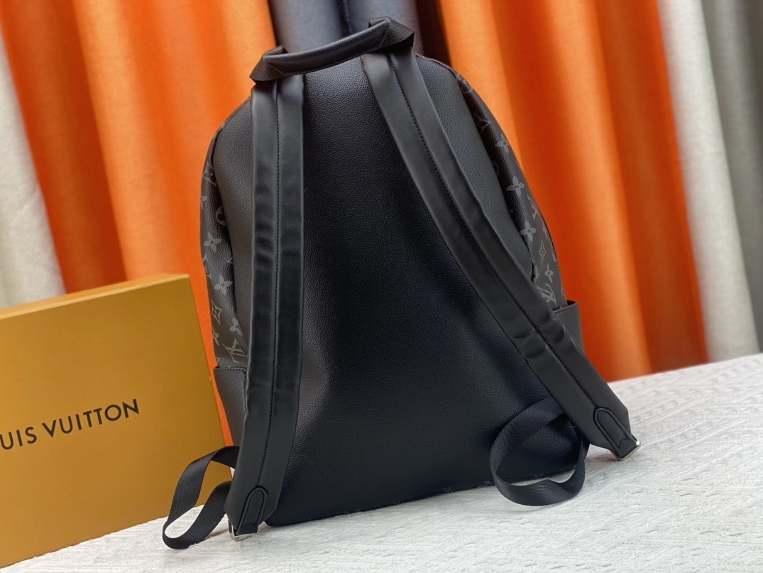 Louis Vuitton AAA Quality Backpacks For Unisex Sleek 7528