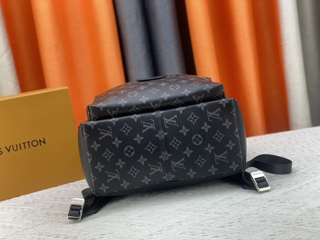 Louis Vuitton AAA Quality Backpacks For Unisex Sleek 7528