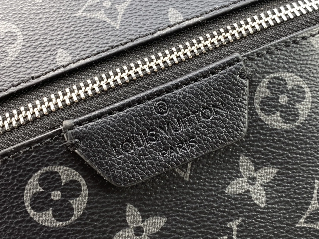 Louis Vuitton AAA Quality Backpacks For Unisex Sleek 7528