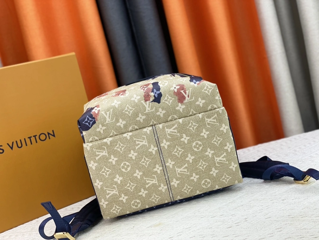Louis Vuitton AAA Quality Backpacks For Unisex Trendsetting 1271