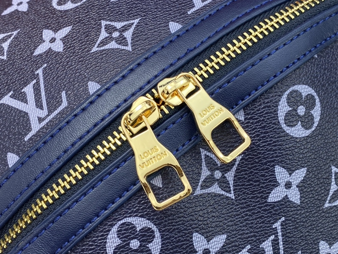Louis Vuitton AAA Quality Backpacks For Unisex Trendsetting 1271