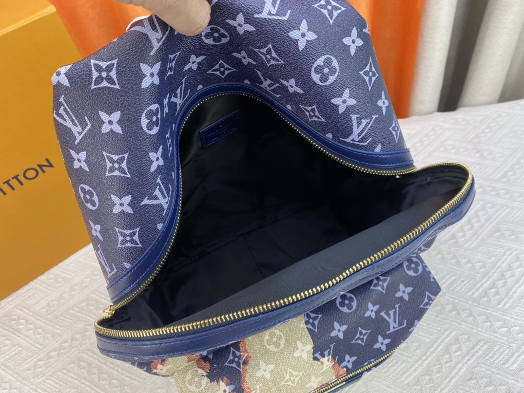 Louis Vuitton AAA Quality Backpacks For Unisex Trendsetting 1271