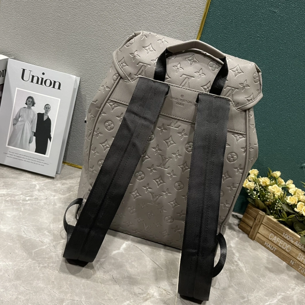 Louis Vuitton AAA Quality Backpacks For Unisex Trendy 6975
