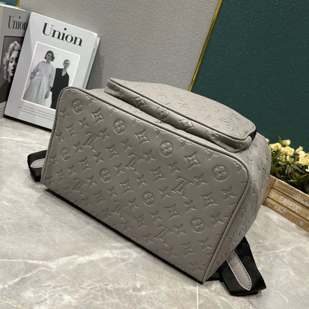 Louis Vuitton AAA Quality Backpacks For Unisex Trendy 6975