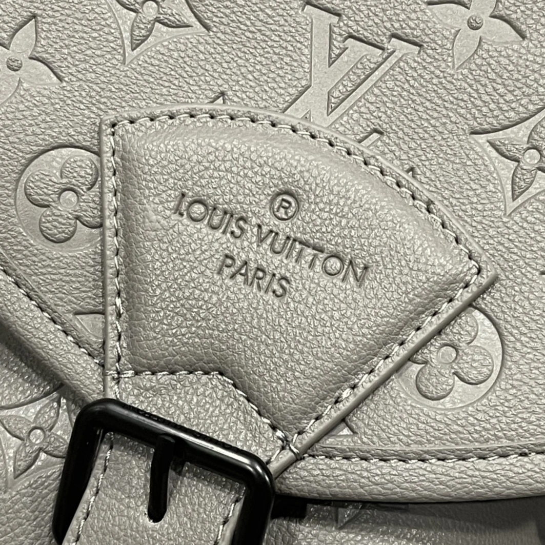 Louis Vuitton AAA Quality Backpacks For Unisex Trendy 6975